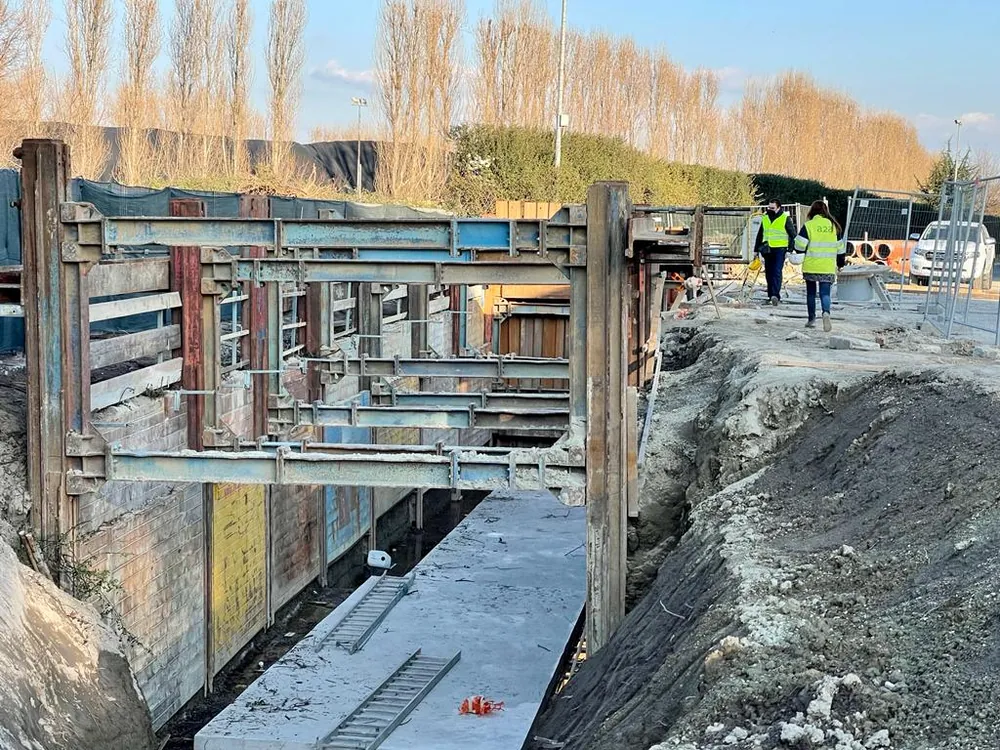 Tecnici ELTO in cantiere durante la posa di un blindaggio